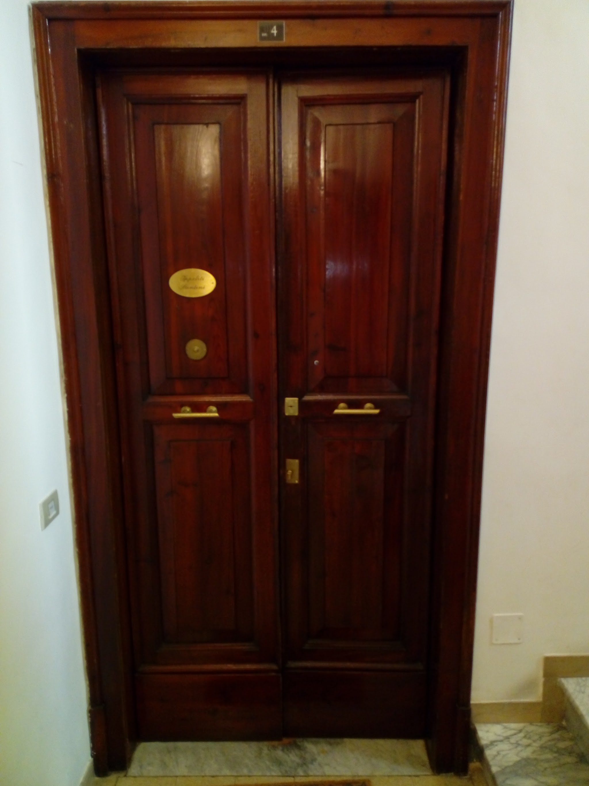 Porta in legno realizzata e finita